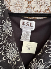 Load image into Gallery viewer, Floral Blouse
