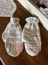 Load image into Gallery viewer, Quilted Oven Mitts
