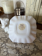 Load image into Gallery viewer, Avon 1970s Perfume “Sitting Pretty”
